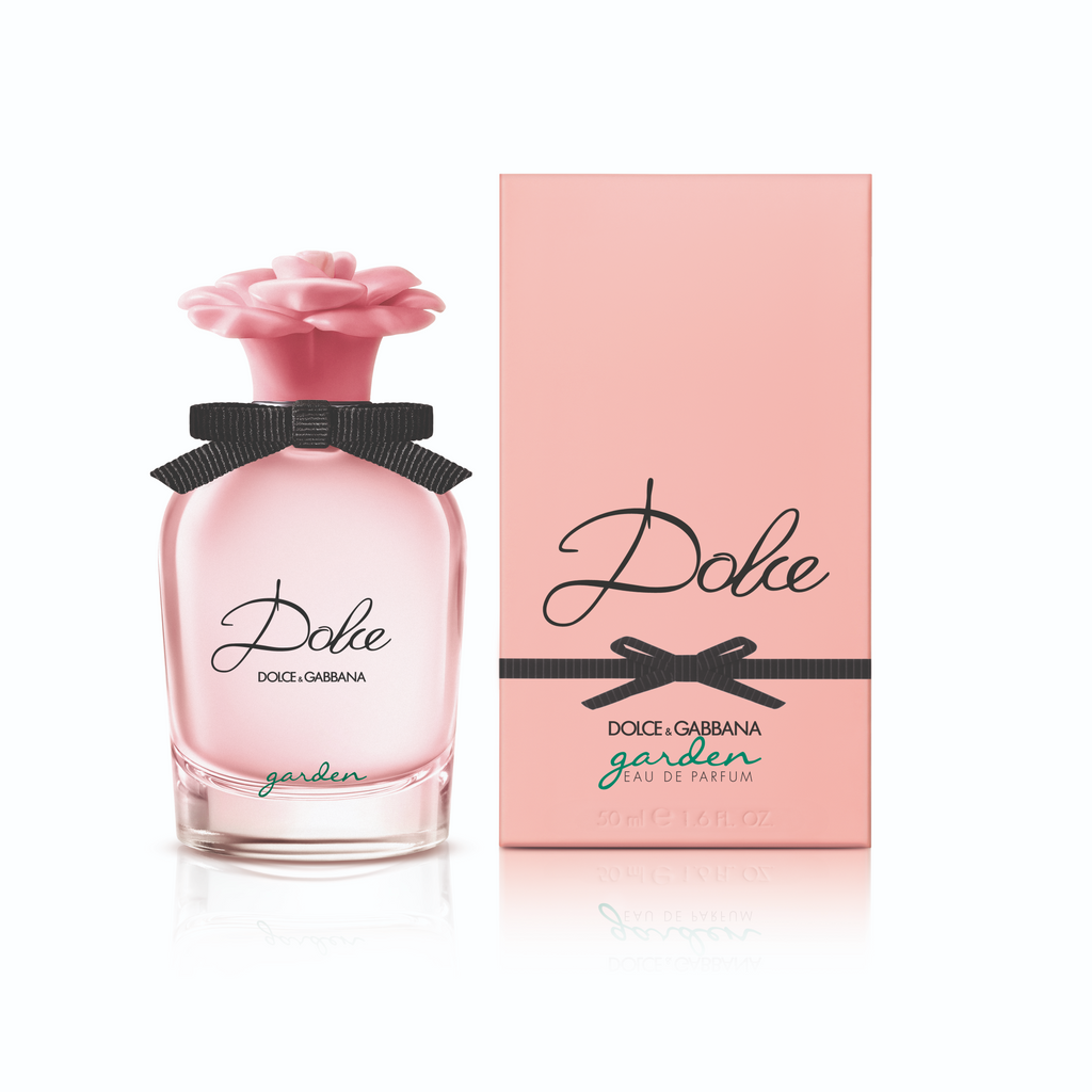 Dolce Garden Eau de Parfum is a delicious flower blossoming in a Sicilian garden.  A joyful, solar aura blending citrus and cream that brings the frangipani blossom in the bouquet of the Dolce family.